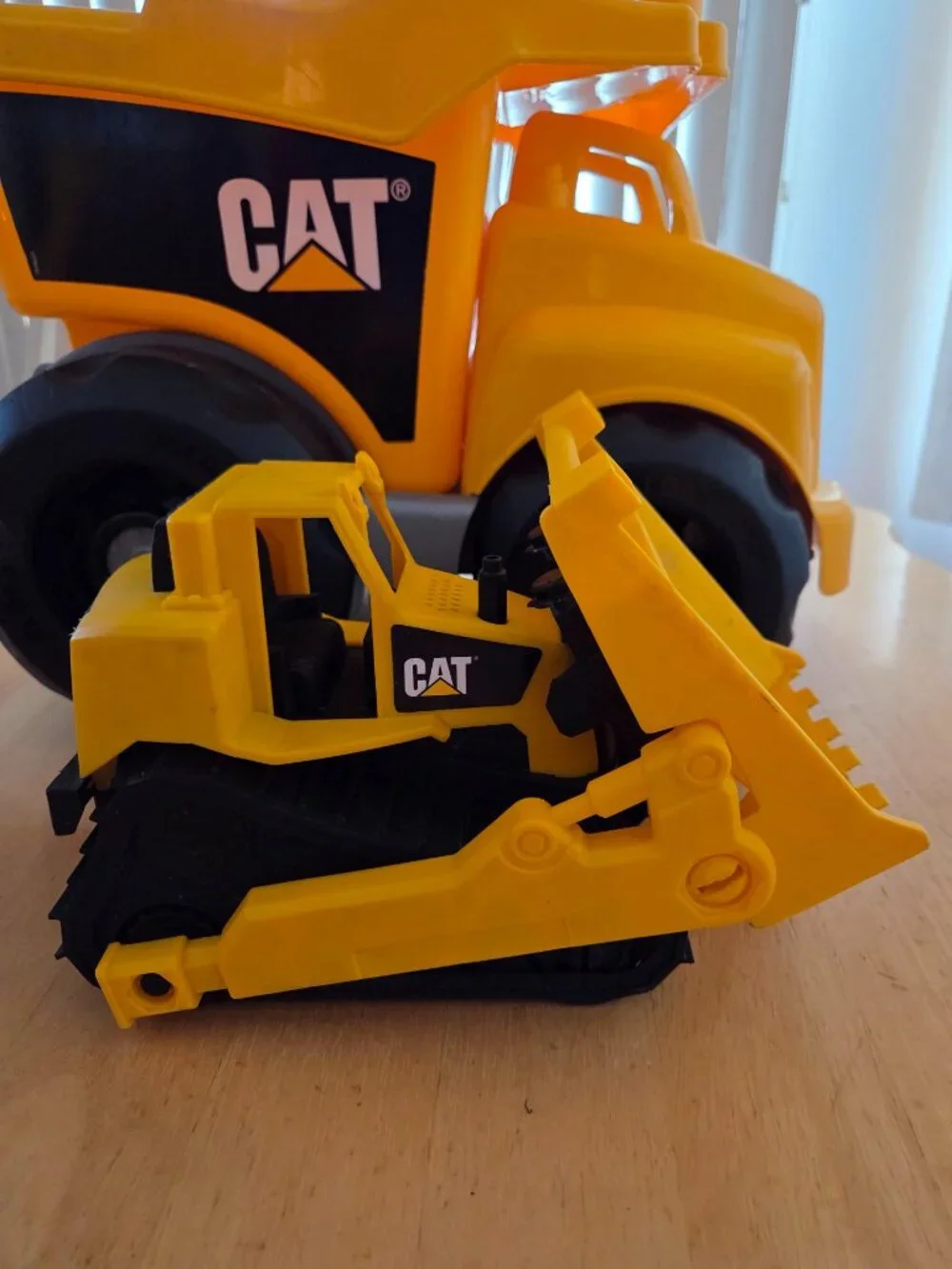 Caterpillar 4 PC. Yellow Trucks, Excavator, Bulldozer (193)